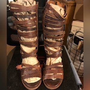 Size 10 cognac MAKALA